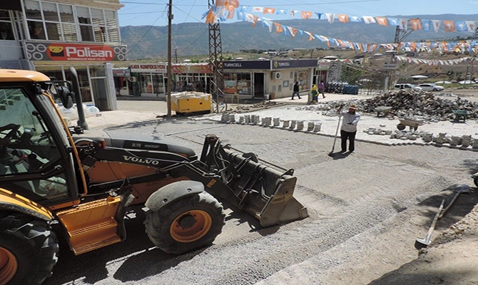 Çarşı Merkezde Kilitli Parke Taşı Döşeme Çalışmaları galerisi resim 2