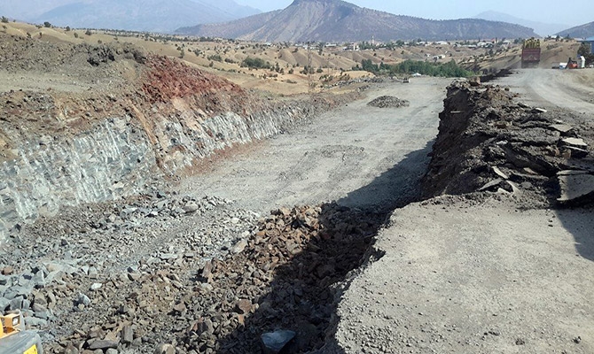 Derecik'te Yol Çalışmaları Devam Ediyor galerisi resim 13