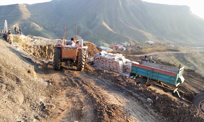 Derecik Belediyesi Samanlı da içme suyu deposunun temellini attı galerisi resim 4