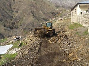 Derecik Belediye Başkanı Ekrem Çetinkaya Umurlu da çalışmalarına devam e