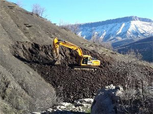 Yol Açma Çalışmaları Devam Ediyor