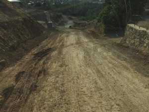 Vapurtepe Mahallesi Üçyan Caddesinde  Yol Genişletme Ve Asfaltlama Çalışması