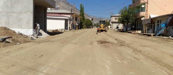 Merkez Mahallesine Ait Ana ve Ara Caddelerde Asfaltlama Çalışmalarına Başlandı.