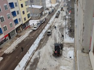 Kar yağışı nedeniyle Belediyemiz sınırları İçesindeki kapalı olan tüm mahalle yolları açıldı.
