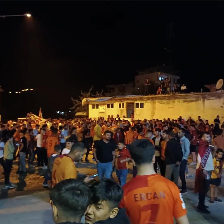 Başkan DİNÇ’ten Gençlere Şampiyonluk Sözü: Derecik’te Birlik ve Coşku Gecesi