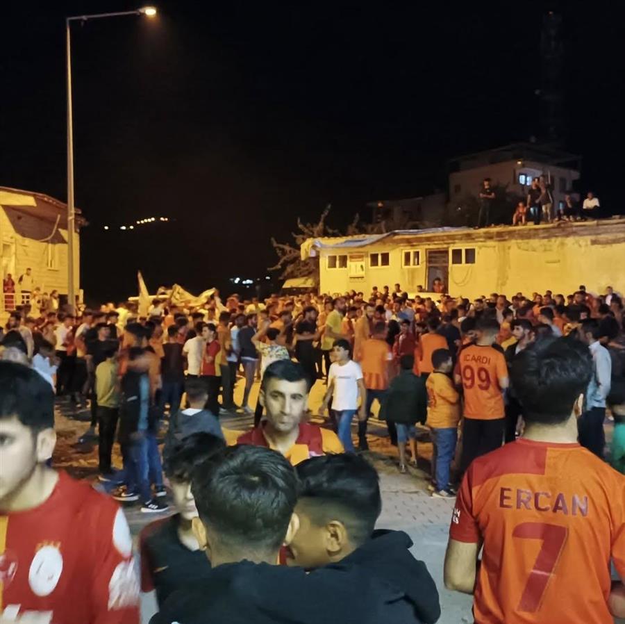 Başkan DİNÇ’ten Gençlere Şampiyonluk Sözü: Derecik’te Birlik ve Coşku Gecesi