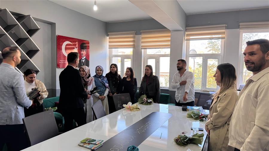 Öğretmenler Gününde Anlamlı Ziyaret