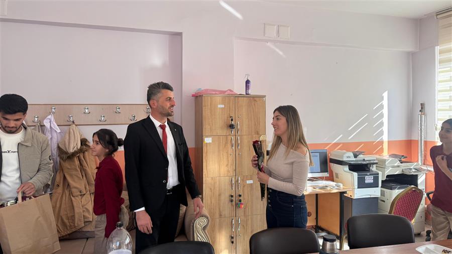 Öğretmenler Gününde Anlamlı Ziyaret