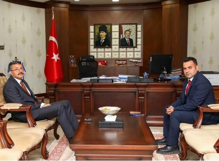 Derecik Belediye Başkanı Hakkari Valisini Makamında Ziyaret Etti
